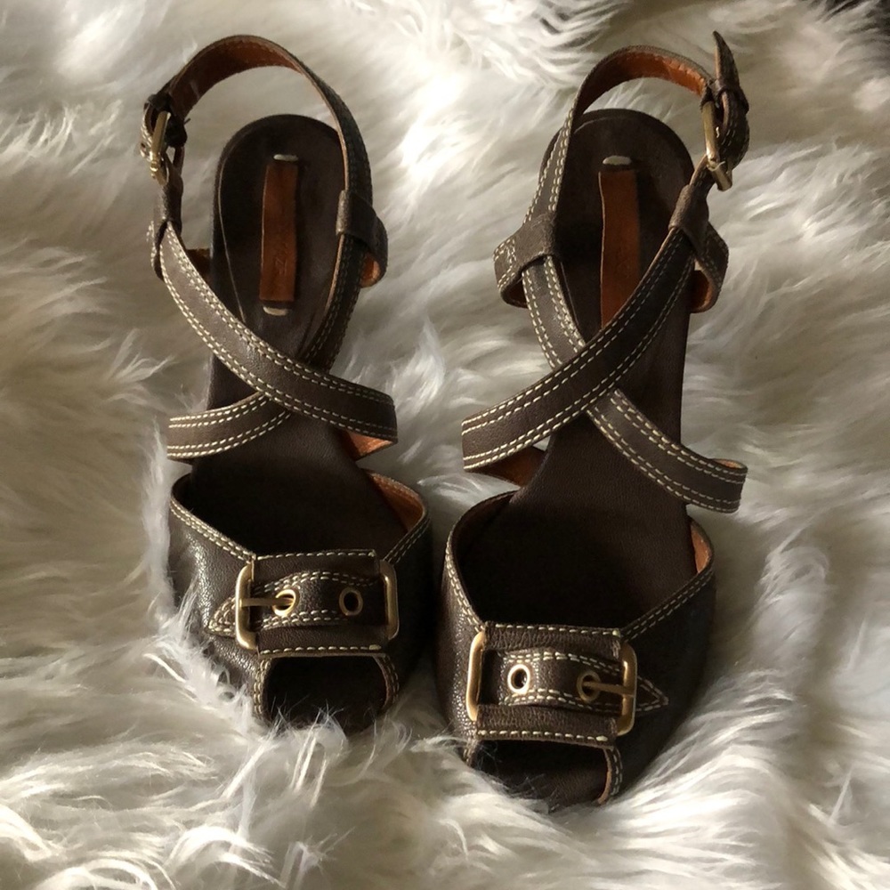 BCBGMAXAZRIA Brown Buckle Cross Front Sandals
